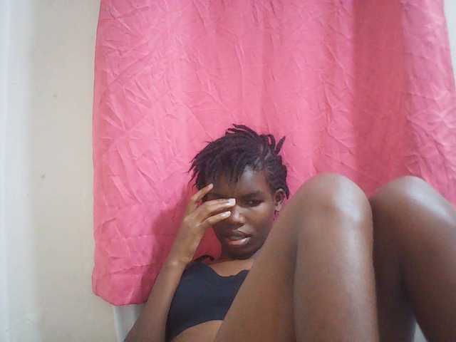 Beautyviny2 live cam on BongaCams