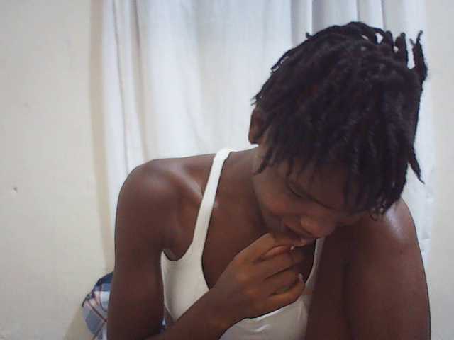Beautyviny2 live cam on BongaCams