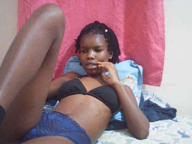 Beautyviny2 live cam on BongaCams