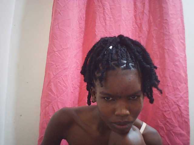 Beautyviny2 live cam on BongaCams