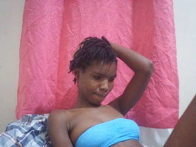 Beautyviny2 live cam on BongaCams