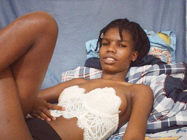Beautyviny2 live cam on BongaCams