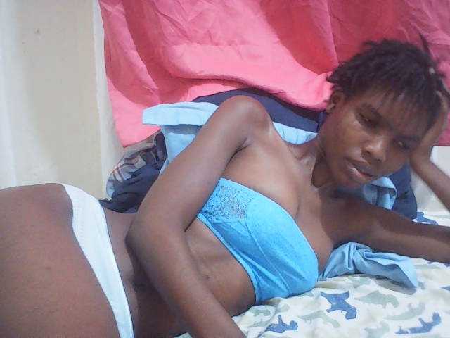Beautyviny2 live cam on BongaCams
