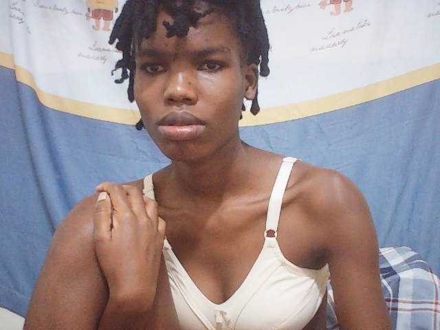 Beautyviny2 live cam on BongaCams