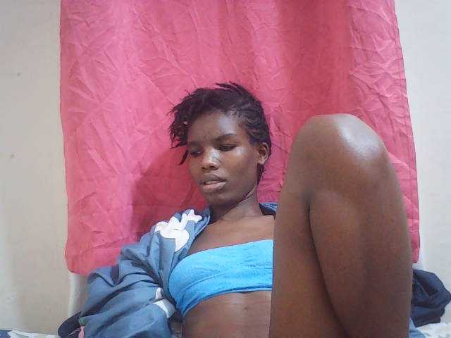 Beautyviny2 live cam on BongaCams