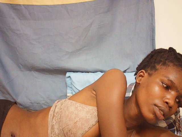Beautyviny2 live cam on BongaCams
