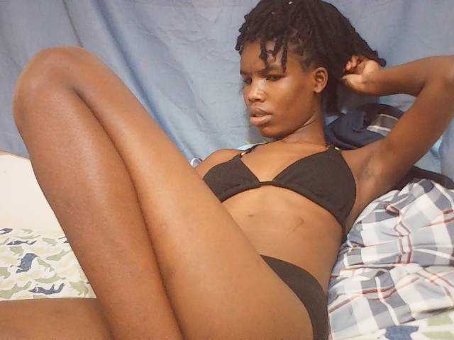 Beautyviny2 live cam on BongaCams