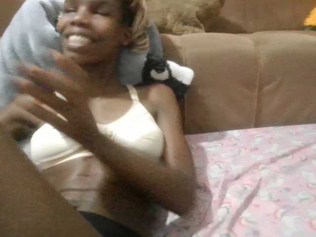 Beautyviny2 live cam on BongaCams