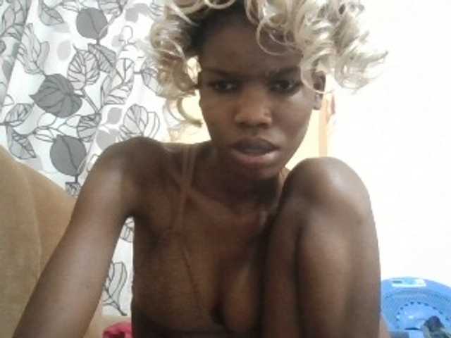 Beautyviny2 live cam on BongaCams