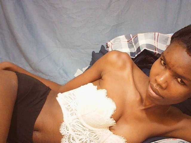 Beautyviny2 live cam on BongaCams