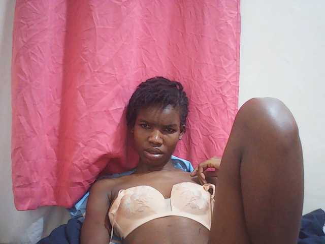 Beautyviny2 live cam on BongaCams
