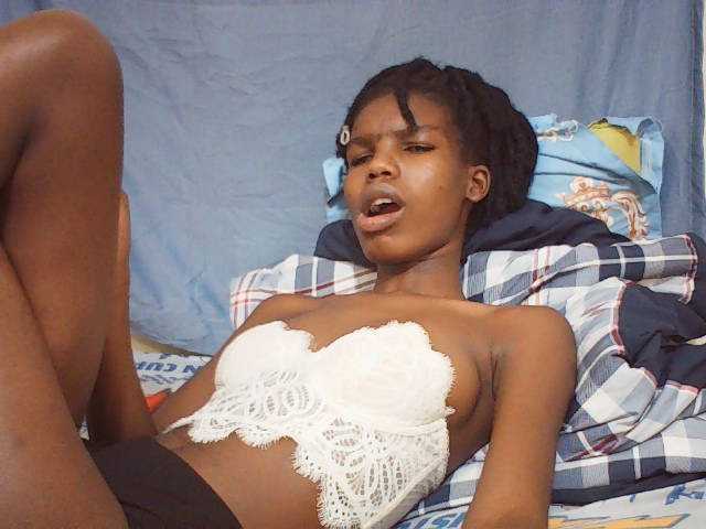 Beautyviny2 live cam on BongaCams