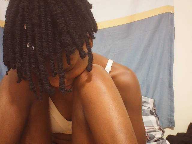 Beautyviny2 live cam on BongaCams