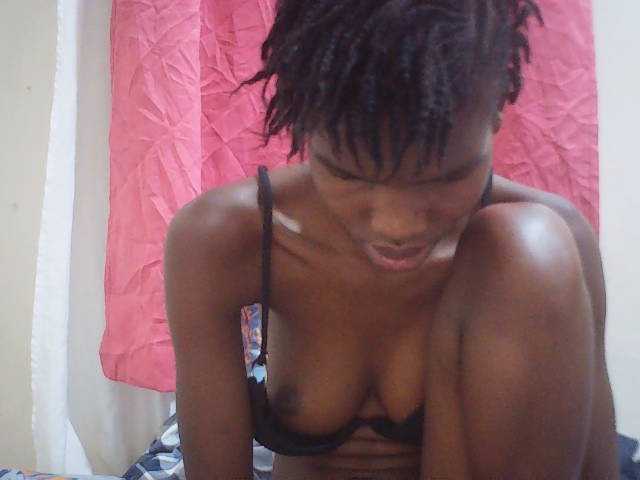 Beautyviny2 live cam on BongaCams