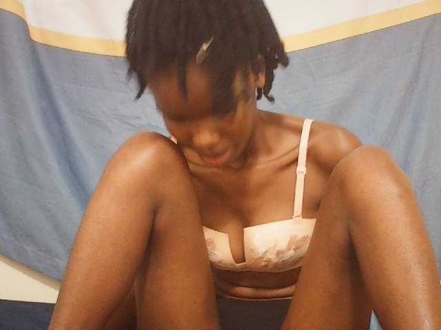 Beautyviny2 live cam on BongaCams