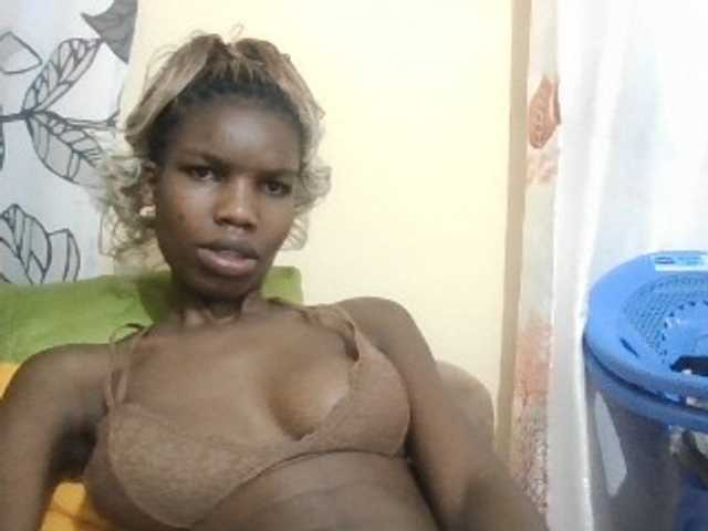 Beautyviny2, live now on BongaCams