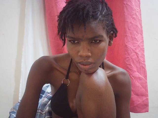 Beautyviny2 live cam on BongaCams