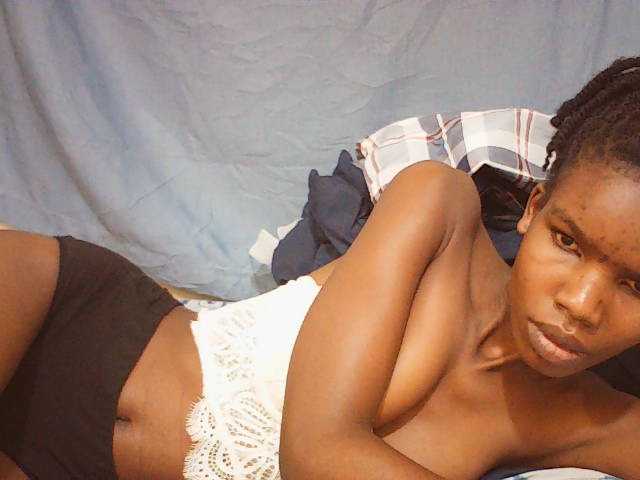 Beautyviny2 live cam on BongaCams