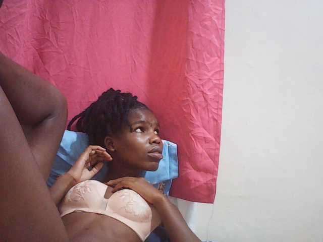 Beautyviny2 live cam on BongaCams
