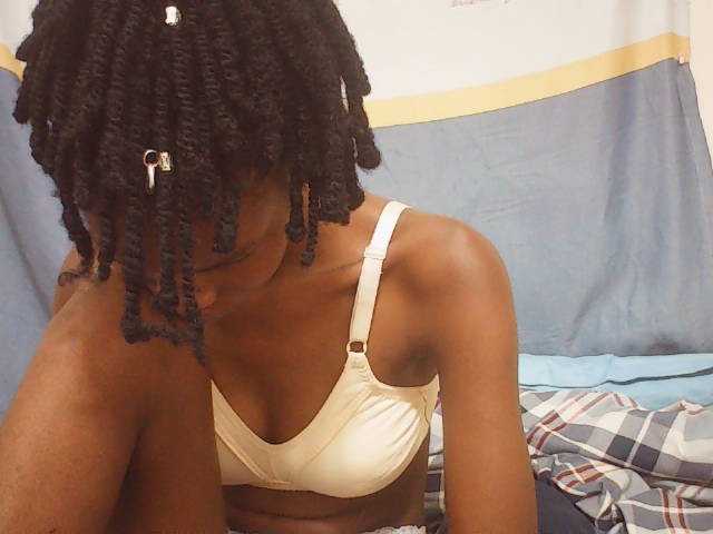 Beautyviny2 live cam on BongaCams