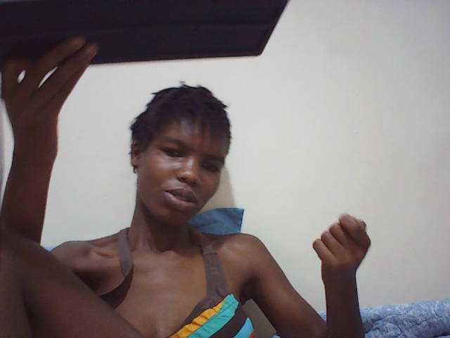 Beautyviny2 live cam on BongaCams