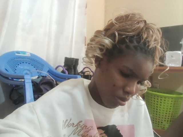 Beautyviny2 live cam on BongaCams