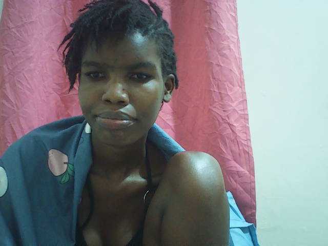 Beautyviny2 live cam on BongaCams