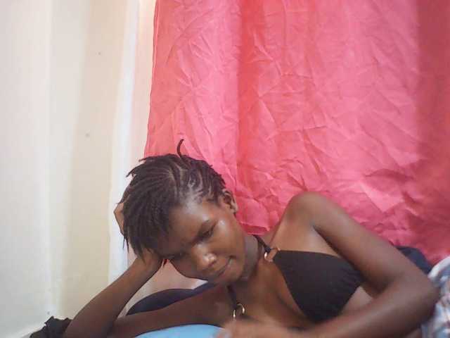 Beautyviny2 live cam on BongaCams