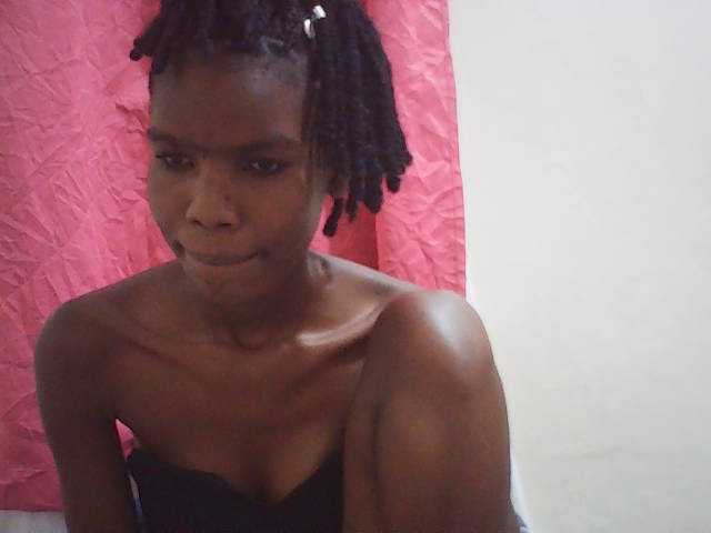 Beautyviny2 live cam on BongaCams