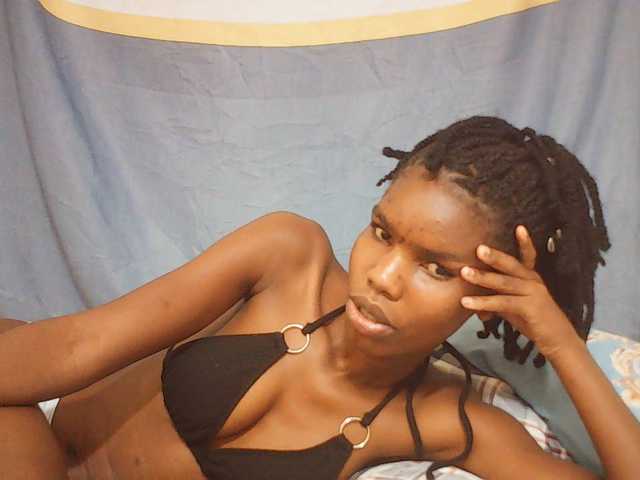 Beautyviny2 live cam on BongaCams