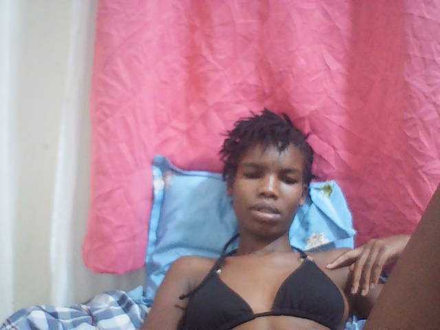 Beautyviny2 live cam on BongaCams