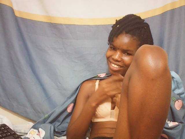 Beautyviny2 live cam on BongaCams