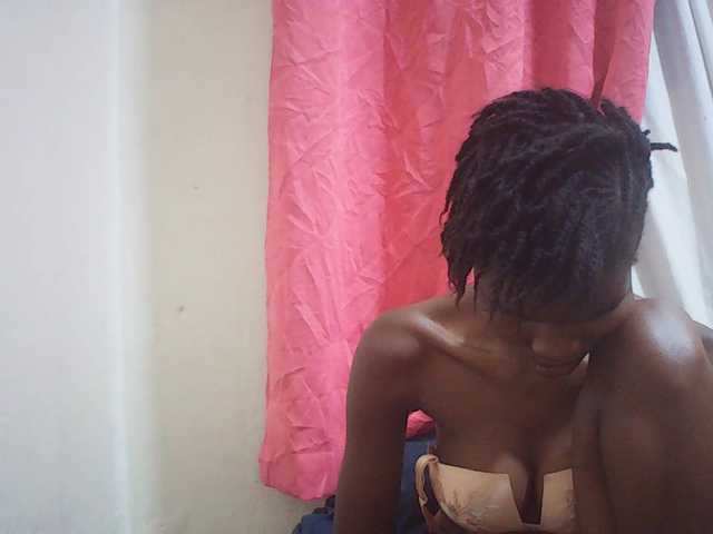 Beautyviny2 live cam on BongaCams