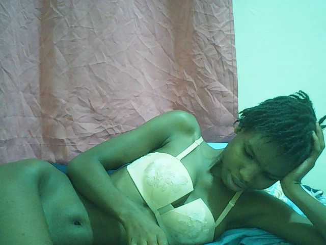 Beautyviny2 live cam on BongaCams