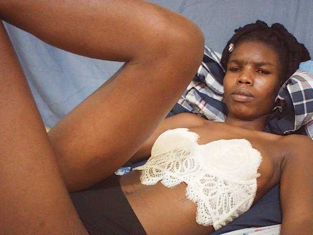 Beautyviny2 live cam on BongaCams