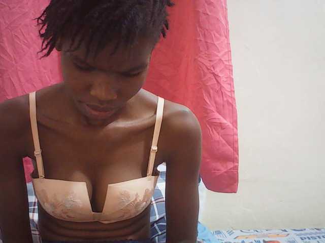 Beautyviny2 live cam on BongaCams