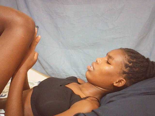 Beautyviny2 live cam on BongaCams