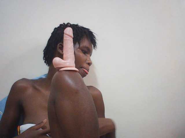 Beautyviny2 live cam on BongaCams