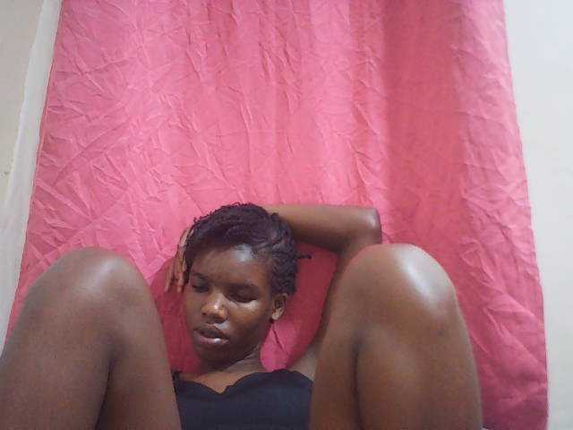 Beautyviny2 live cam on BongaCams