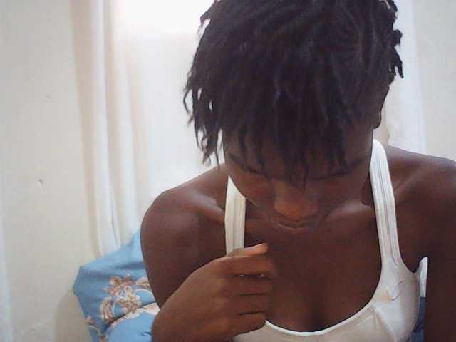 Beautyviny2 live cam on BongaCams