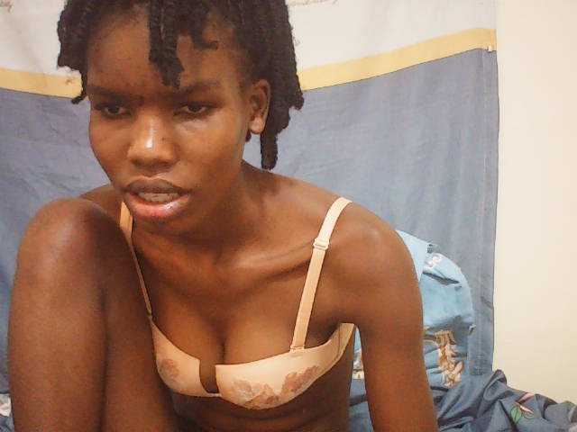 Beautyviny2 live cam on BongaCams