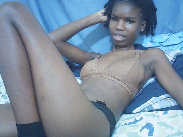 Beautyviny2 live cam on BongaCams