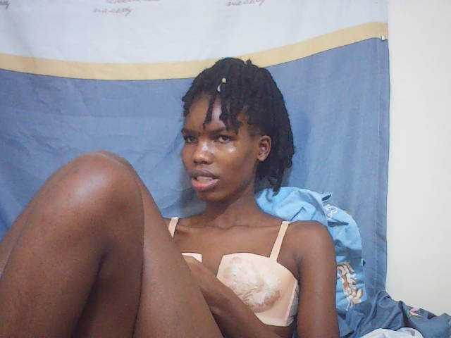 Beautyviny2 live cam on BongaCams