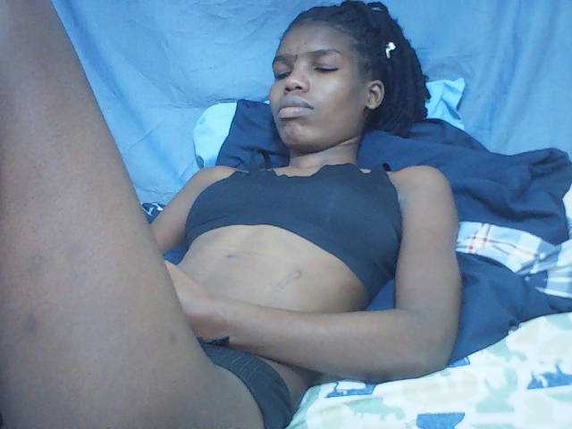 Beautyviny2 live cam on BongaCams