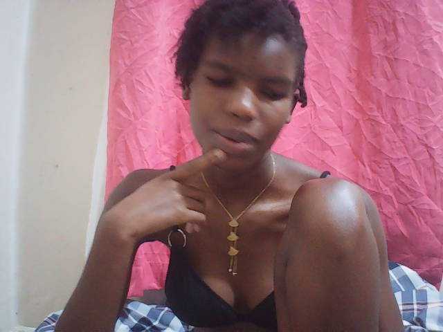 Beautyviny2 live cam on BongaCams