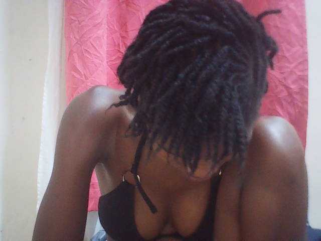 Beautyviny2 live cam on BongaCams