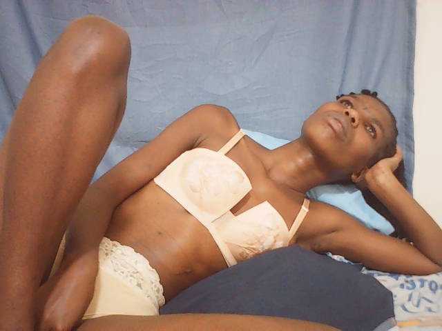 Beautyviny2 live cam on BongaCams