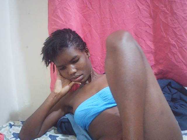 Beautyviny2 live cam on BongaCams