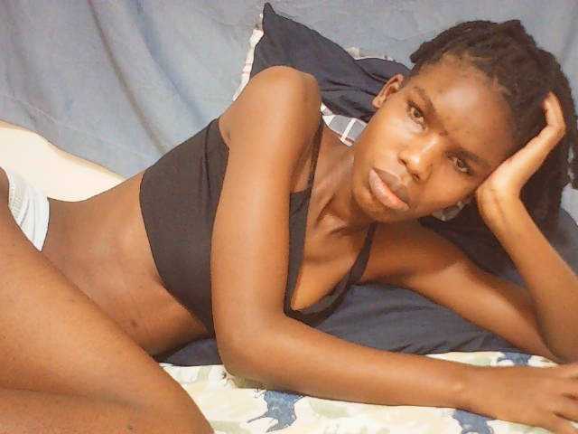 Beautyviny2 live cam on BongaCams
