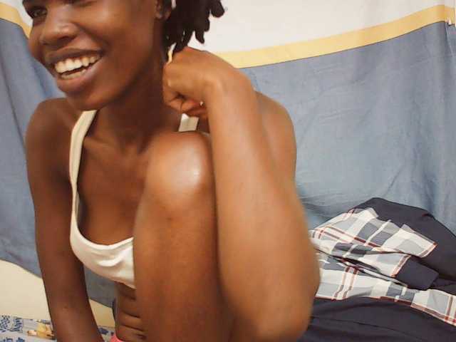 Beautyviny2 live cam on BongaCams